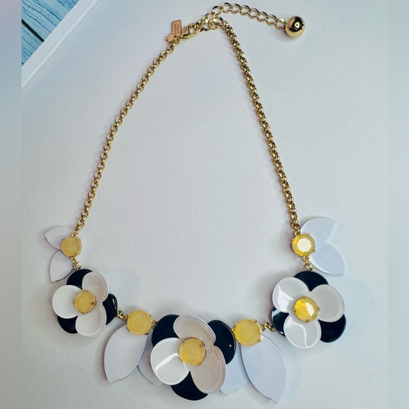 KATE SPADE “PICK A POSY” STATEMENT GOLD PLATED FLOWER NECKLACE - like new - Picture 10 of 11